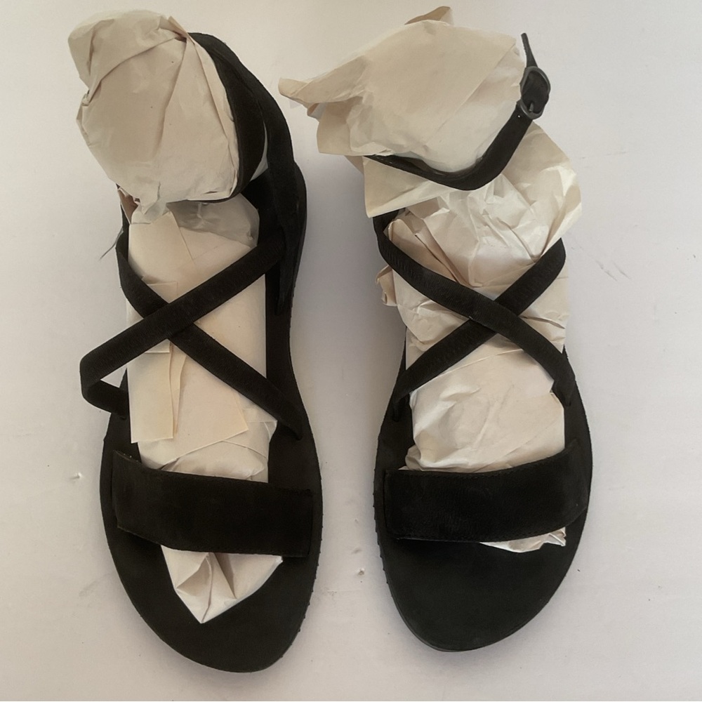 Eileen Fisher Black leather Sandals size 8.5